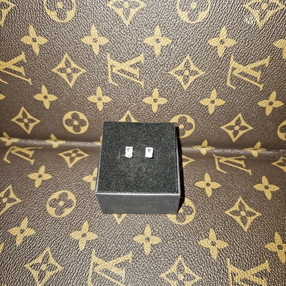 Emerald Cut Lab Created Diamonds in 14K White Gold Screw Back Settings (NWOT's) - Picture 7 of 8